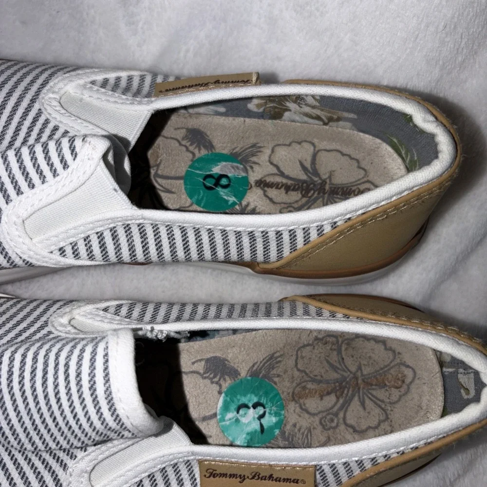 Tommy Bahama Slip-On Sneakers Women's Size 8 Sailor White‎ Stripe Casual Coastal